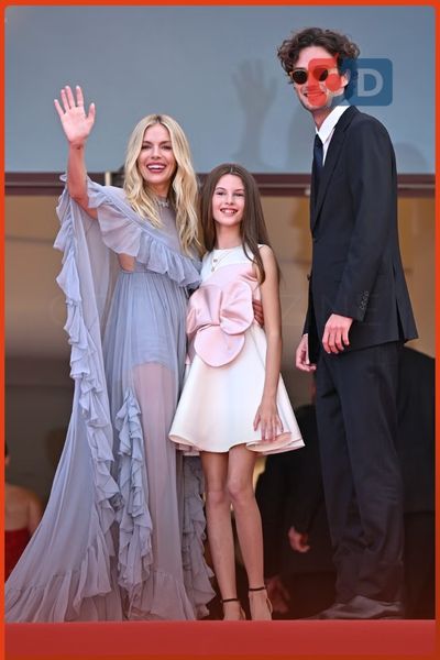 Sienna Miller And Oil Green With Daughter